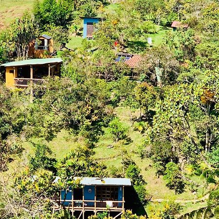 La Casa De Loto Retreat Guatapé Exteriör bild