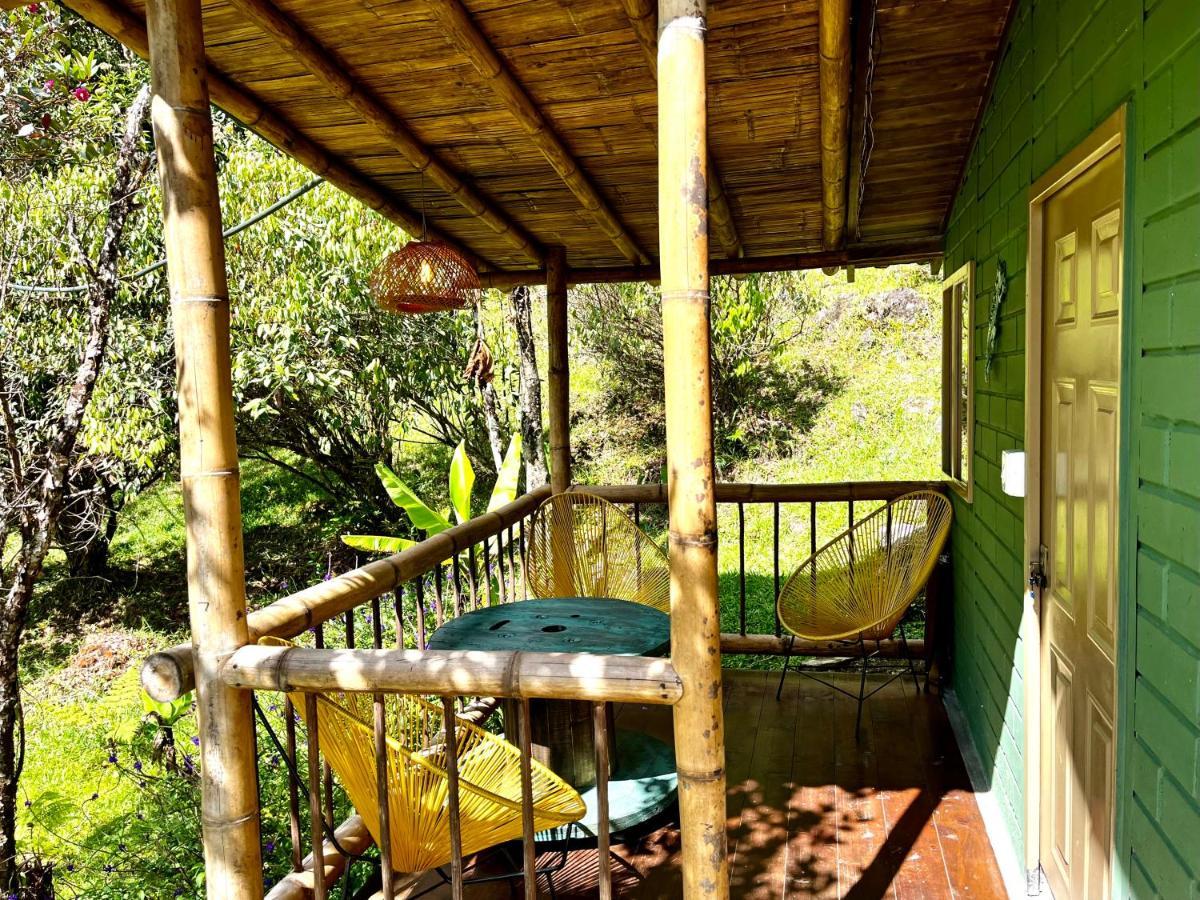 La Casa De Loto Retreat Guatapé Exteriör bild